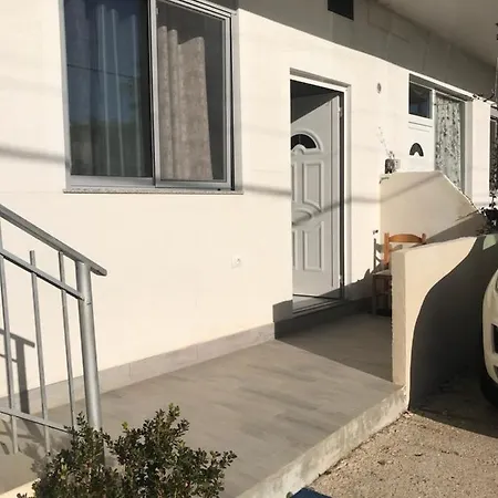 Floban & Mirdar Koshi Apartment