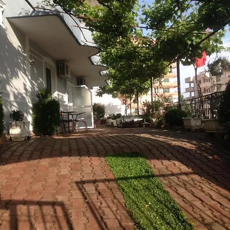 Floban & Mirdar Koshi Apartment *